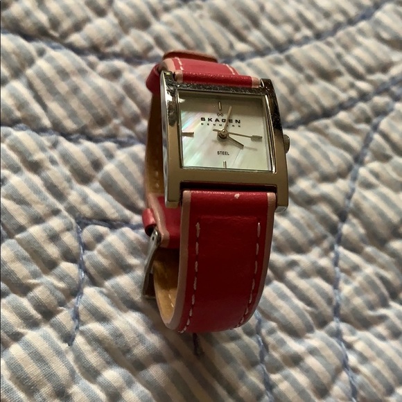 Skagen Denmark pink leather watch mother of pearl vintage timepiece - Picture 2 of 4